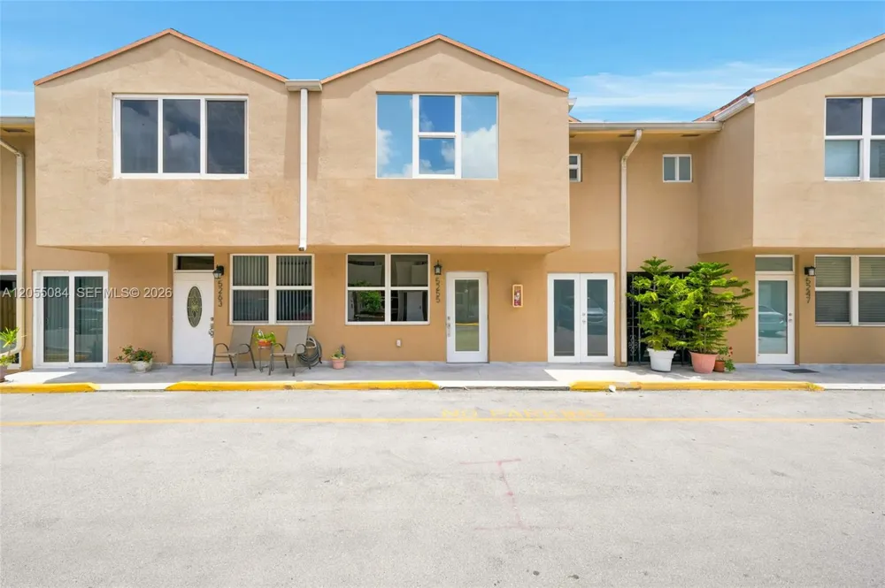 5255 W 26th Ct #803 Hialeah, FL 33016