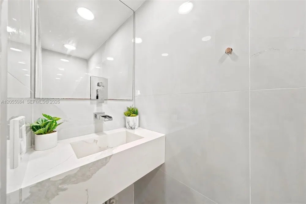 5255 W 26th Ct #803 Hialeah, FL 33016