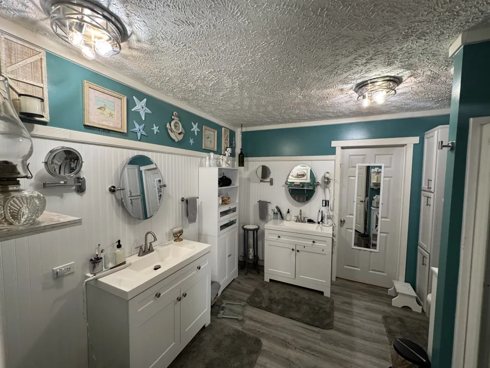 203 Borman Flushing, MI 48433