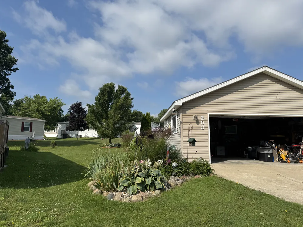 203 Borman Flushing, MI 48433