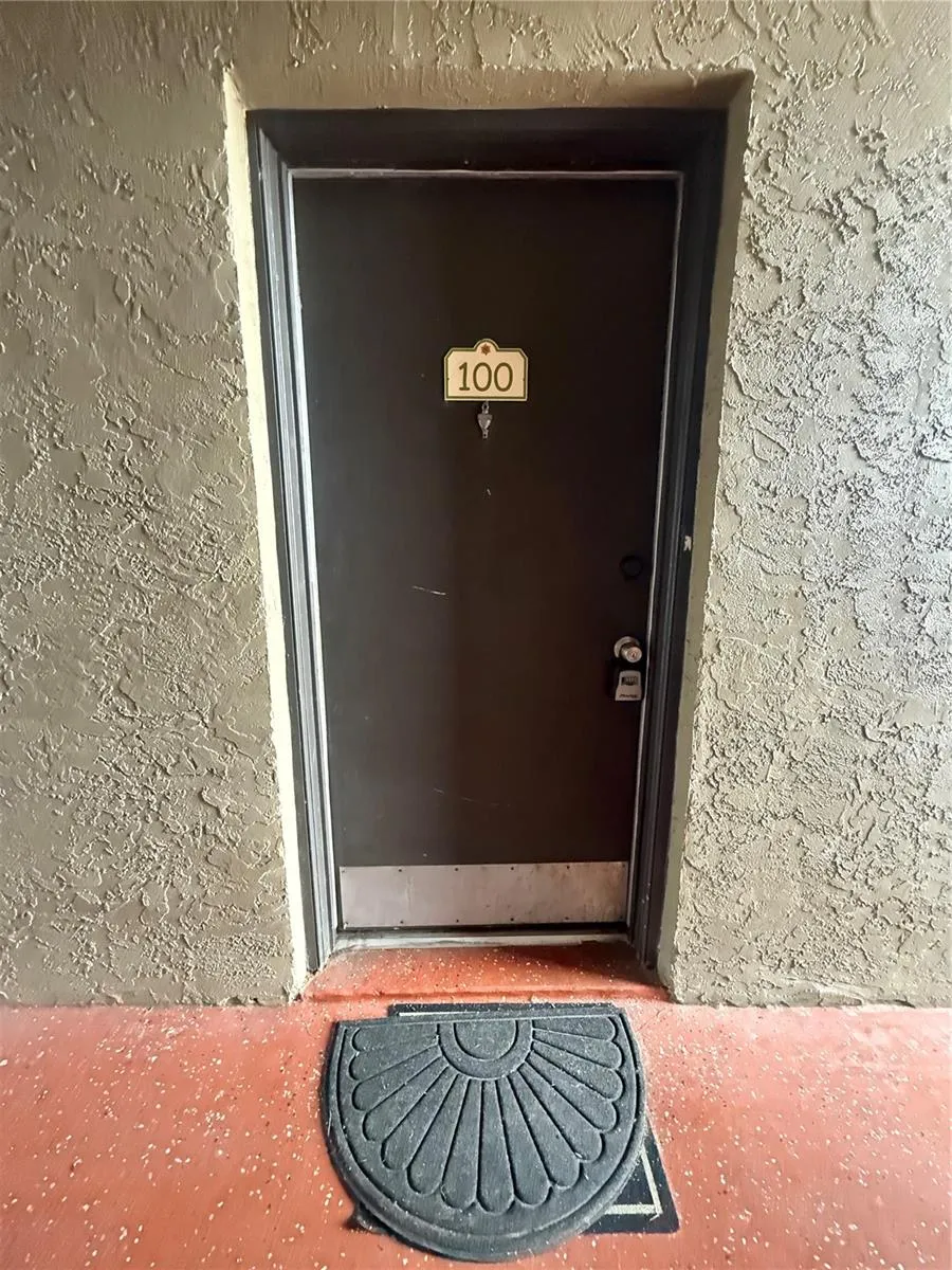 305 WYMORE ROAD #100 Altamonte Springs, FL 32714
