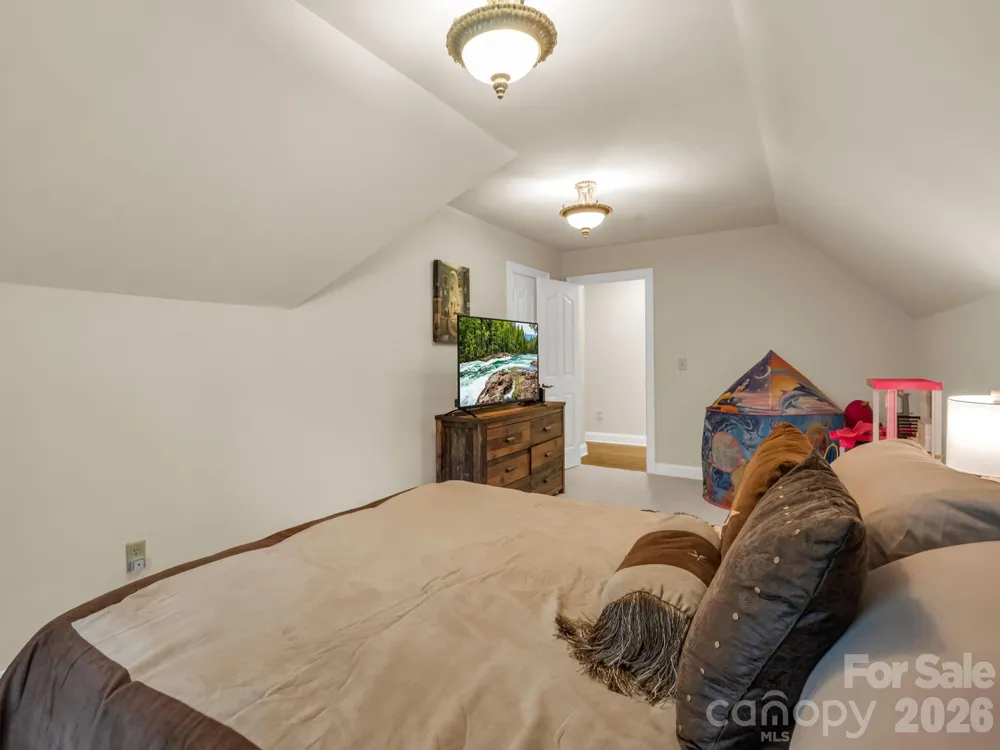 45 Brown Bear Ridge Trail Zirconia, NC 28790