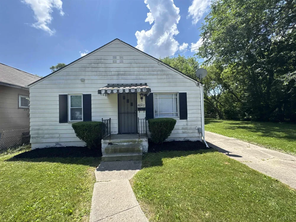 4042 Webber Street Saginaw City, MI 48602