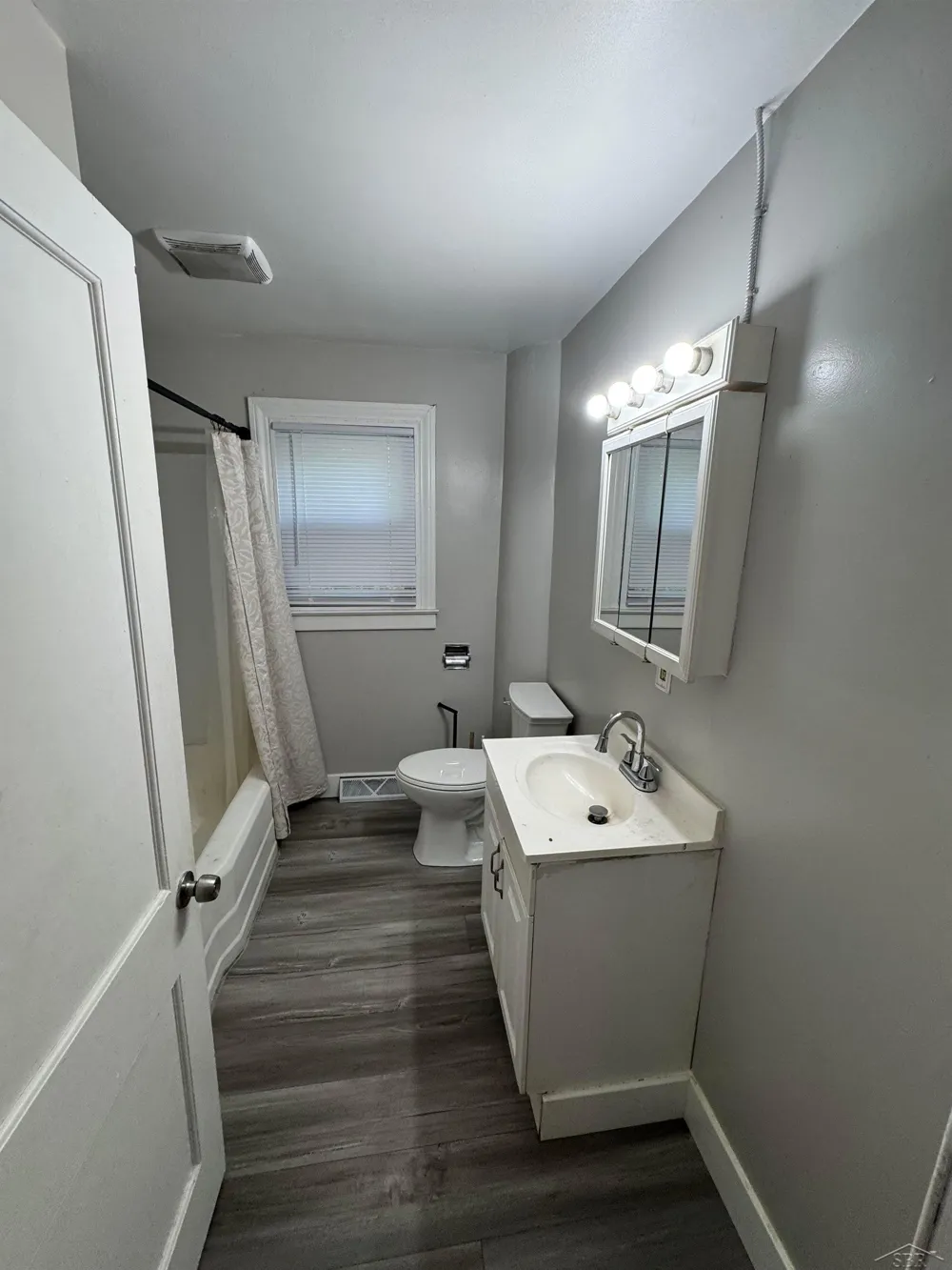 4042 Webber Street Saginaw City, MI 48602