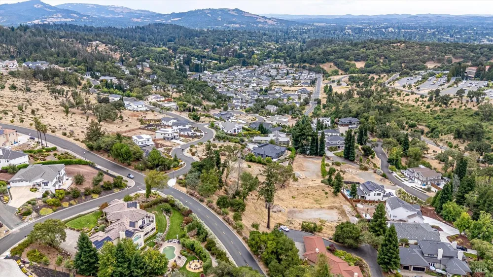 3600 Crown Hill Drive Santa Rosa, CA 95404