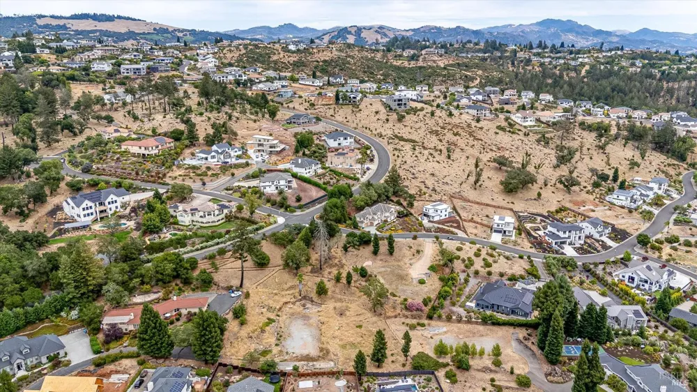 3600 Crown Hill Drive Santa Rosa, CA 95404