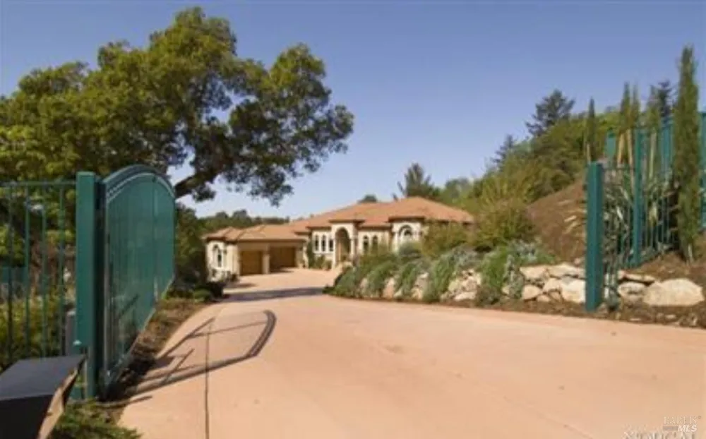 3600 Crown Hill Drive Santa Rosa, CA 95404