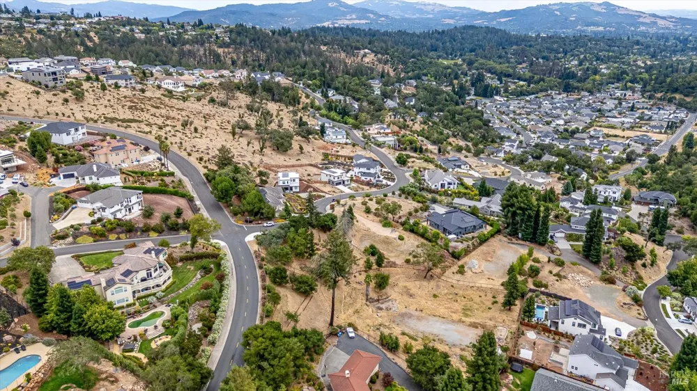 3600 Crown Hill Drive Santa Rosa, CA 95404