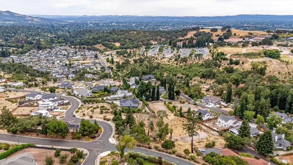 3600 Crown Hill Drive Santa Rosa, CA 95404