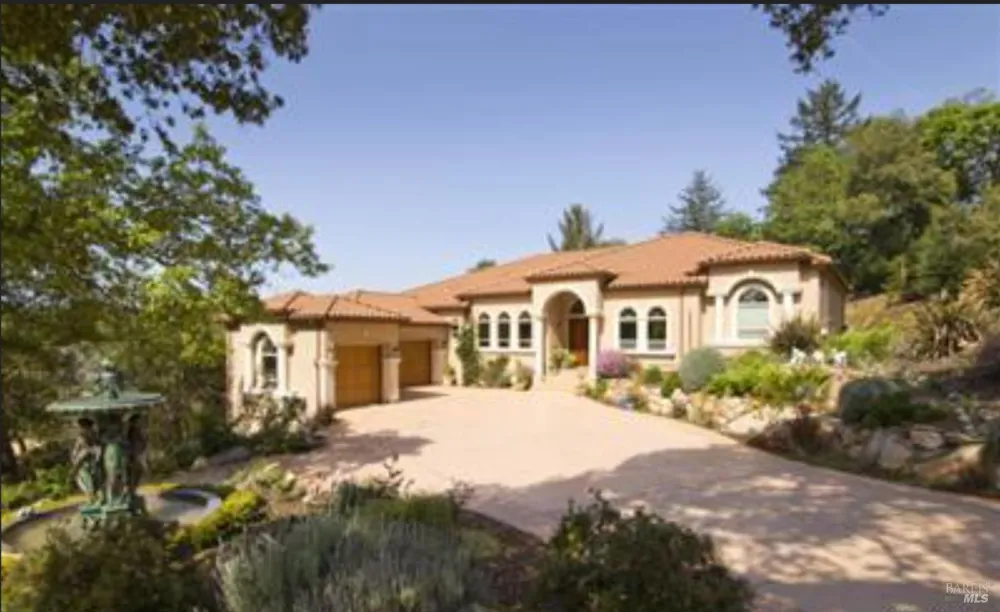 3600 Crown Hill Drive Santa Rosa, CA 95404