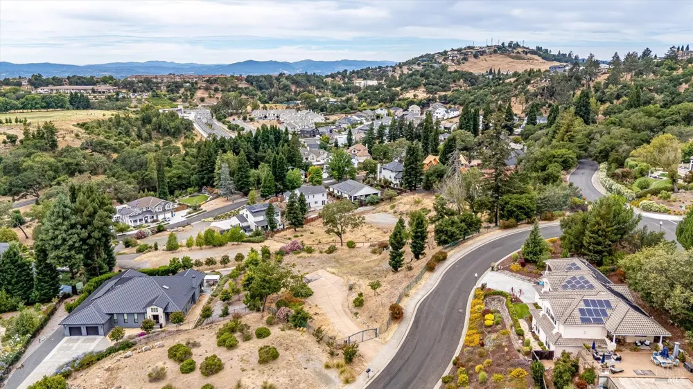 3600 Crown Hill Drive Santa Rosa, CA 95404