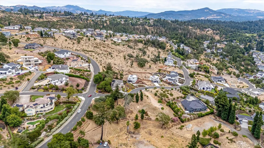 3600 Crown Hill Drive Santa Rosa, CA 95404