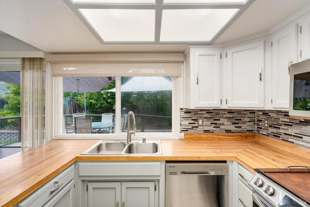 2076 Harrison Street Petaluma, CA 94954
