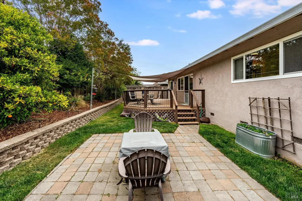 2076 Harrison Street Petaluma, CA 94954