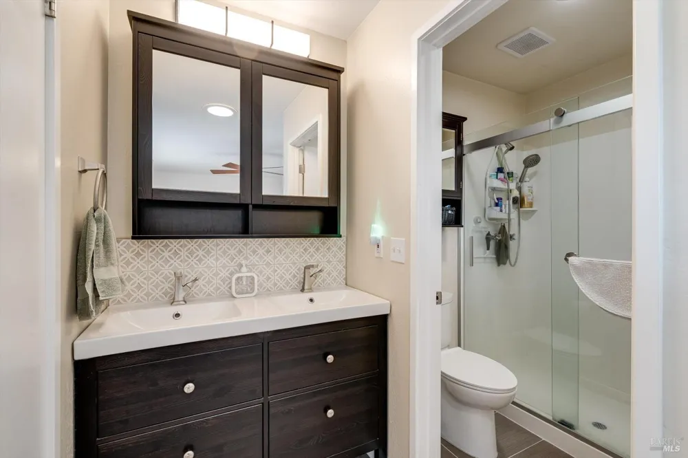 2076 Harrison Street Petaluma, CA 94954