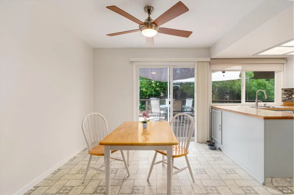 2076 Harrison Street Petaluma, CA 94954