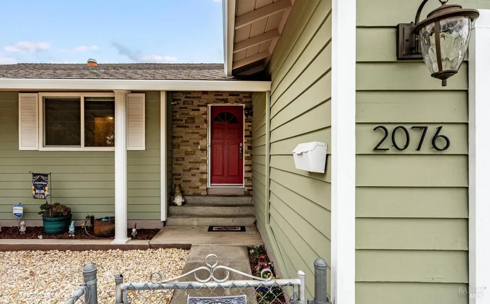 2076 Harrison Street Petaluma, CA 94954