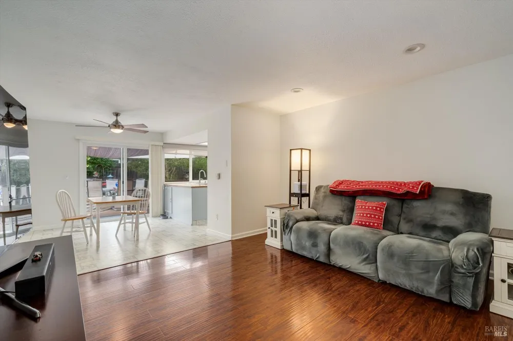 2076 Harrison Street Petaluma, CA 94954