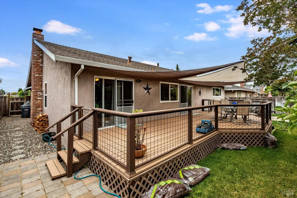 2076 Harrison Street Petaluma, CA 94954
