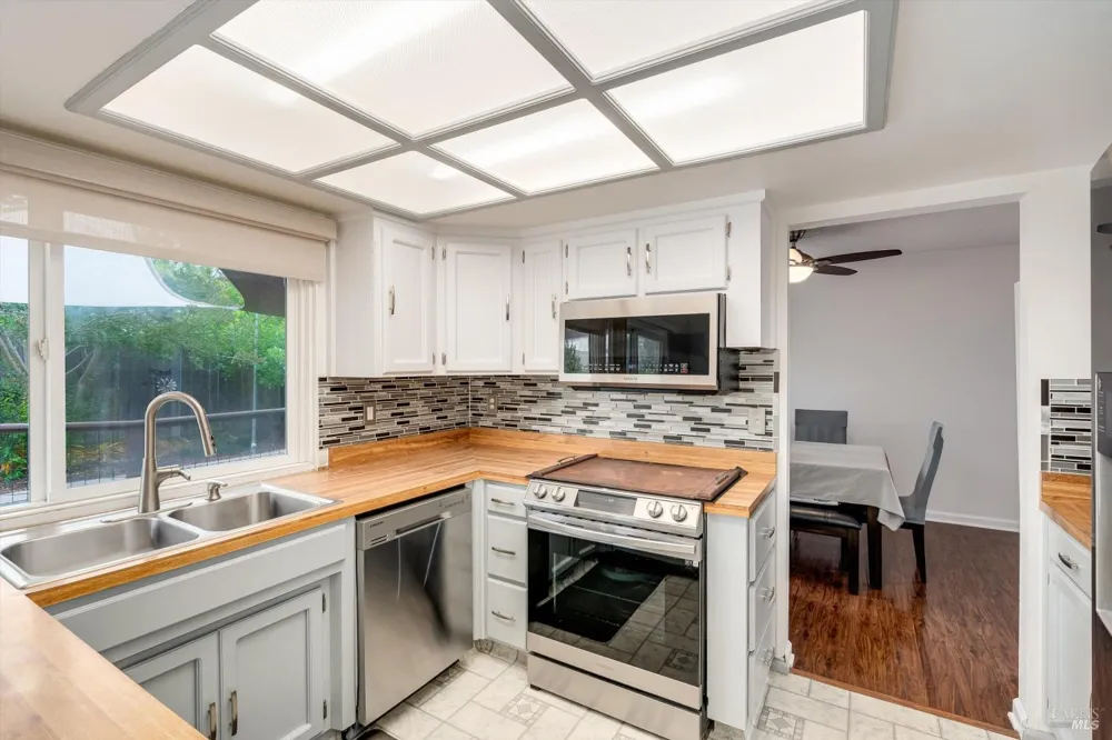 2076 Harrison Street Petaluma, CA 94954