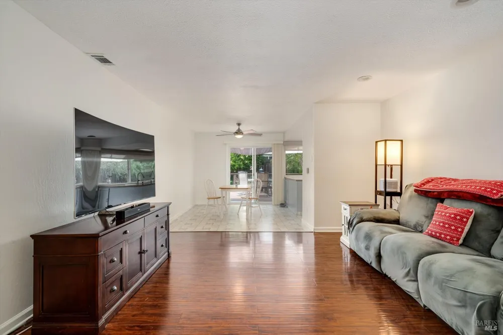 2076 Harrison Street Petaluma, CA 94954