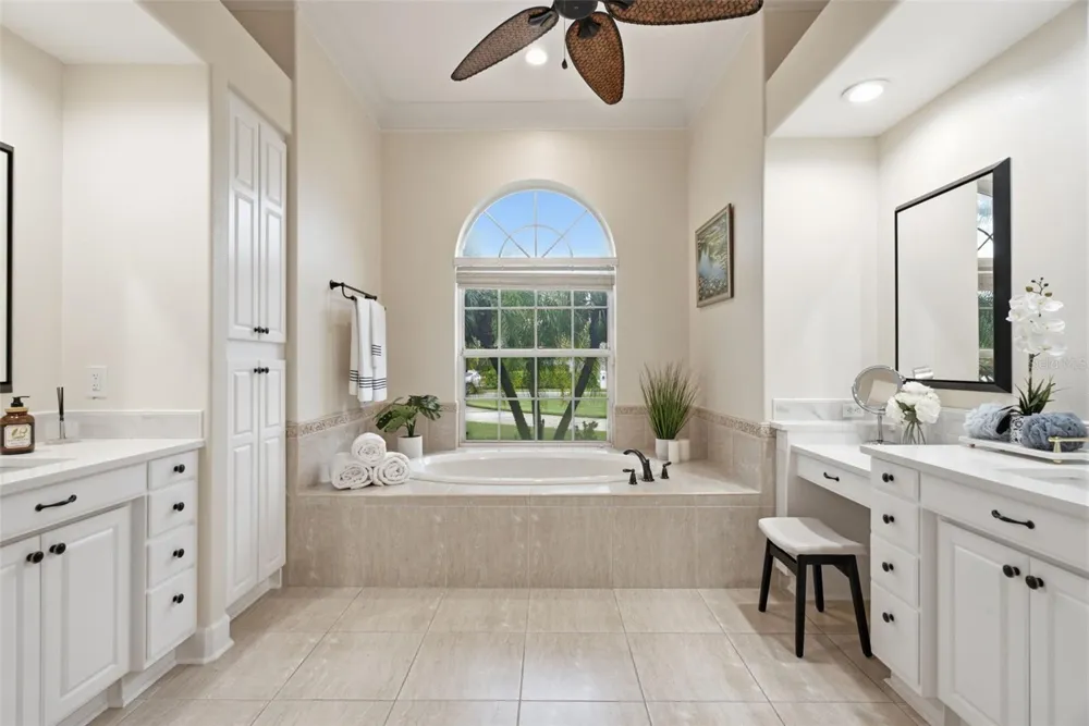 18655 AVENUE CAPRI Lutz, FL 33558