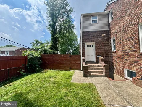 6828 OXFORD AVENUE #2ND FLOOR
