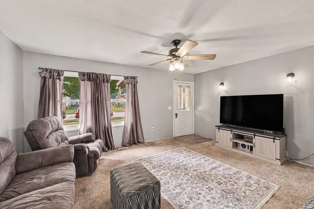 326 E Adams Street Ionia City, MI 48846