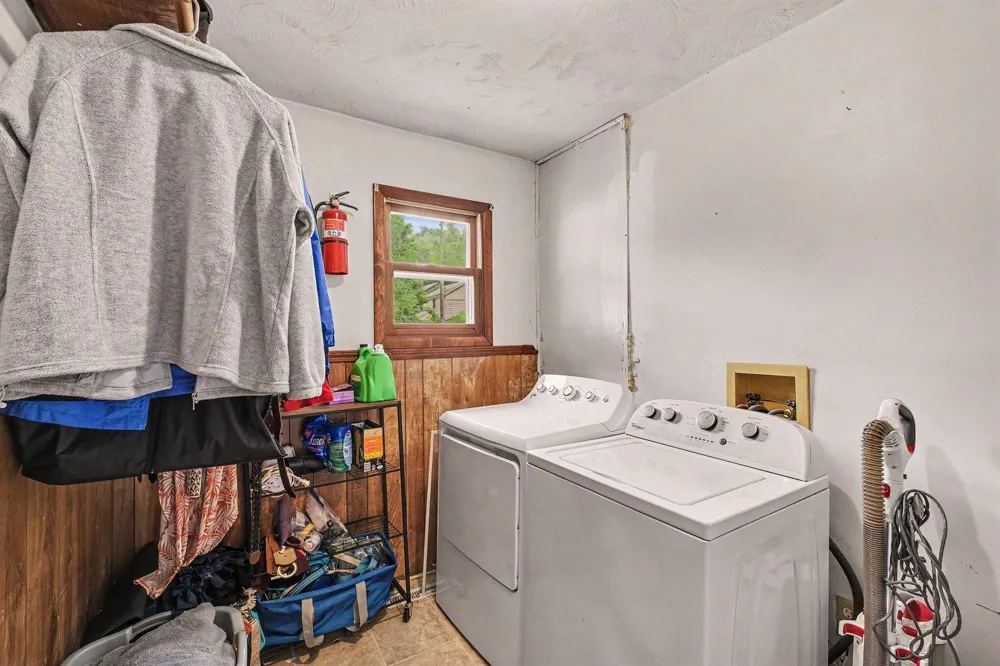 326 E Adams Street Ionia City, MI 48846