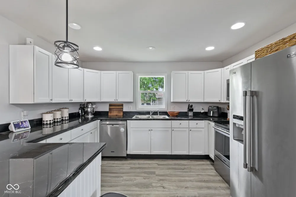 1924 S I STREET Elwood, IN 46036
