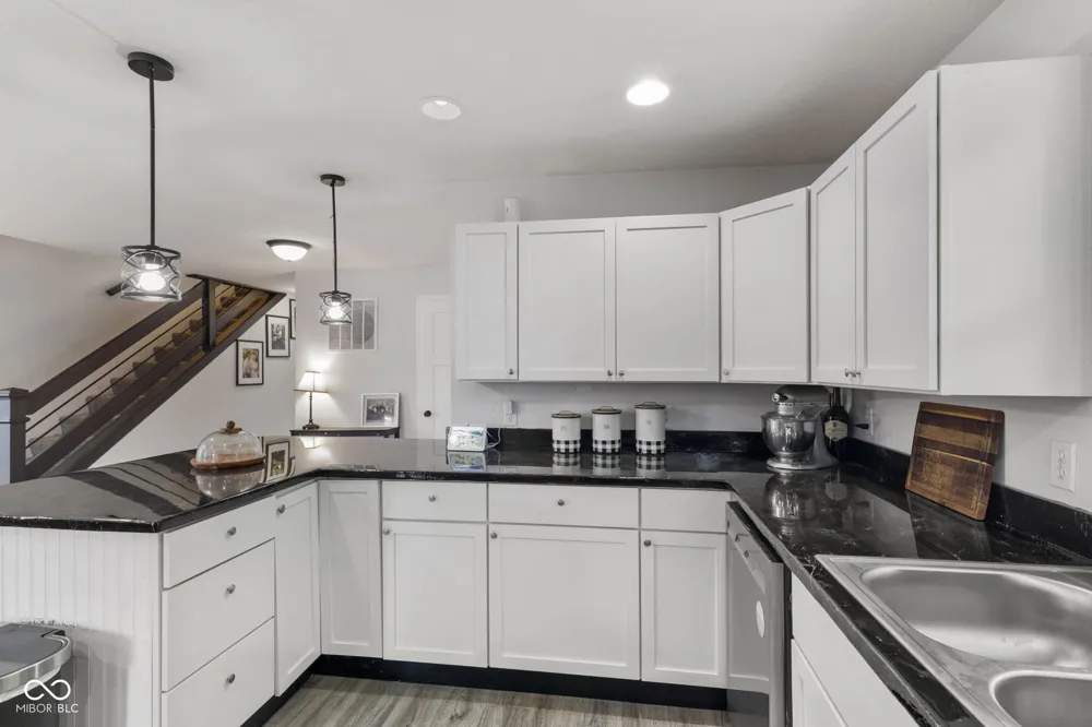 1924 S I STREET Elwood, IN 46036