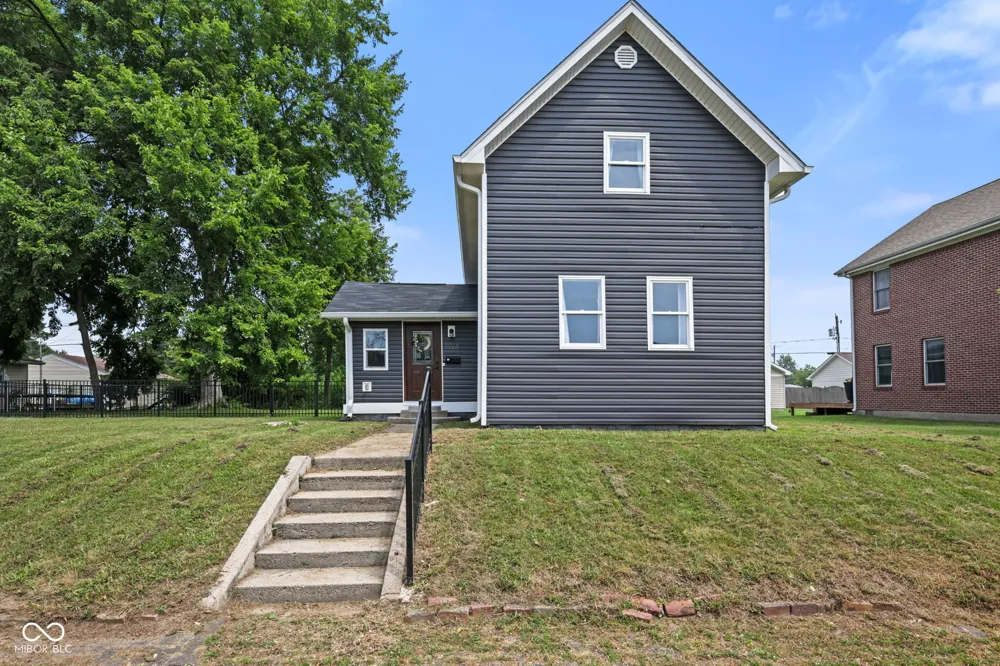 1924 S I STREET Elwood, IN 46036