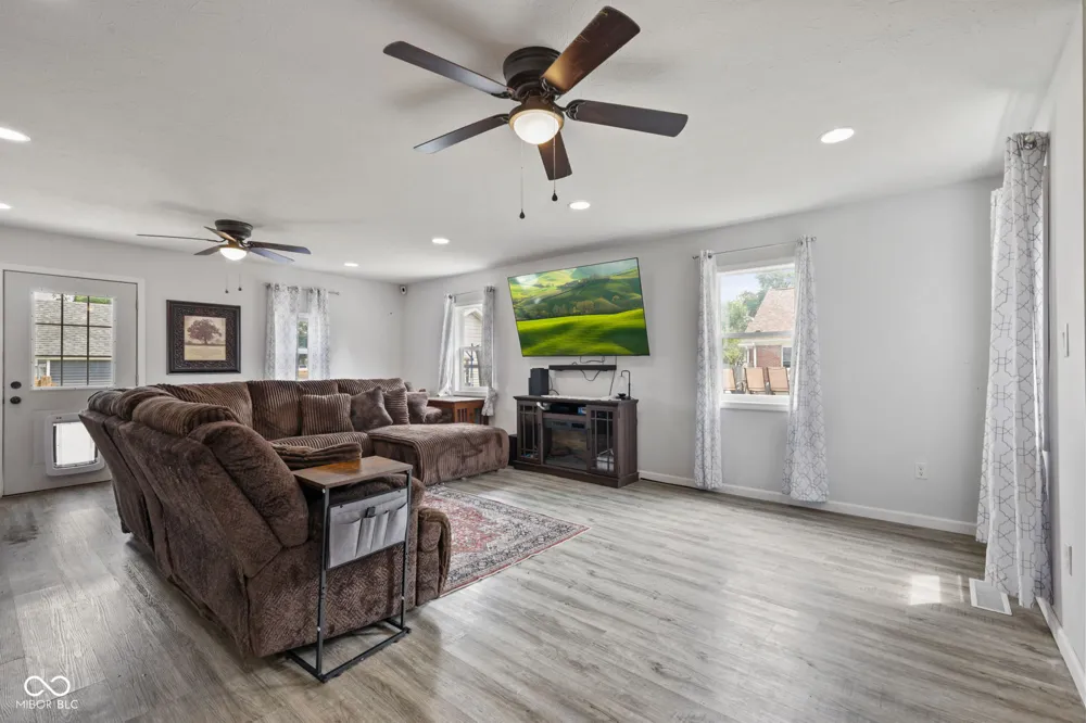 1924 S I STREET Elwood, IN 46036