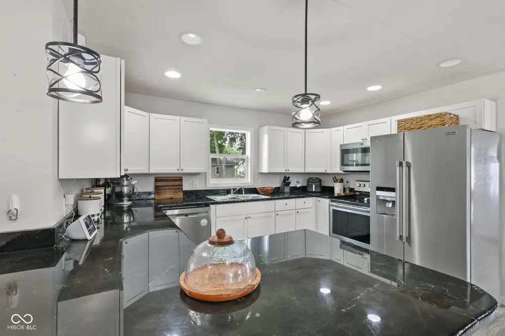 1924 S I STREET Elwood, IN 46036