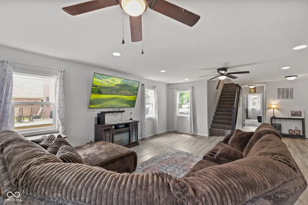 1924 S I STREET Elwood, IN 46036