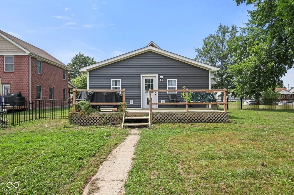 1924 S I STREET Elwood, IN 46036