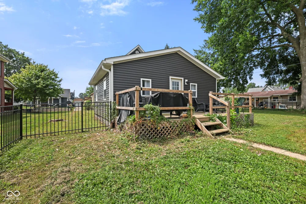 1924 S I STREET Elwood, IN 46036