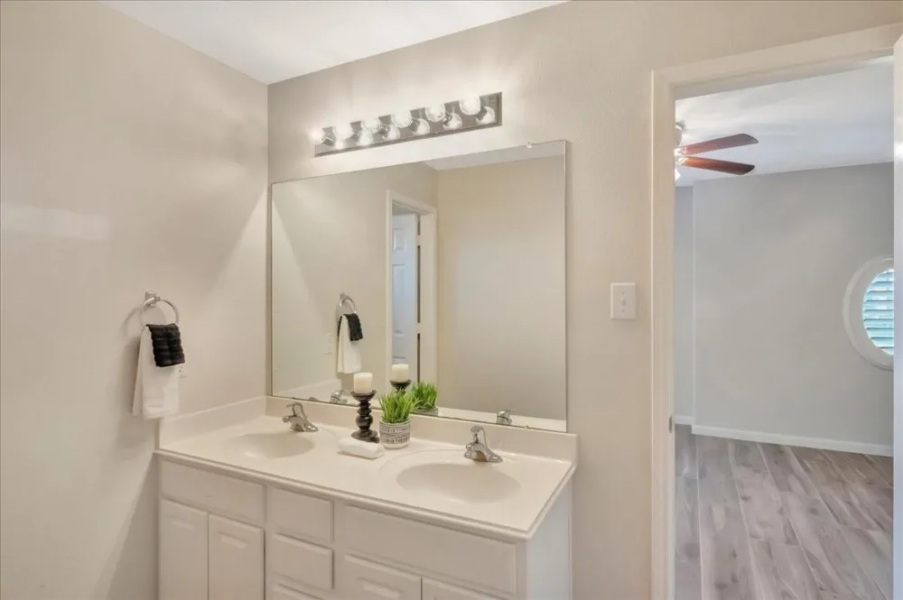 2225 Palm Bay Circle Seabrook, TX 77586