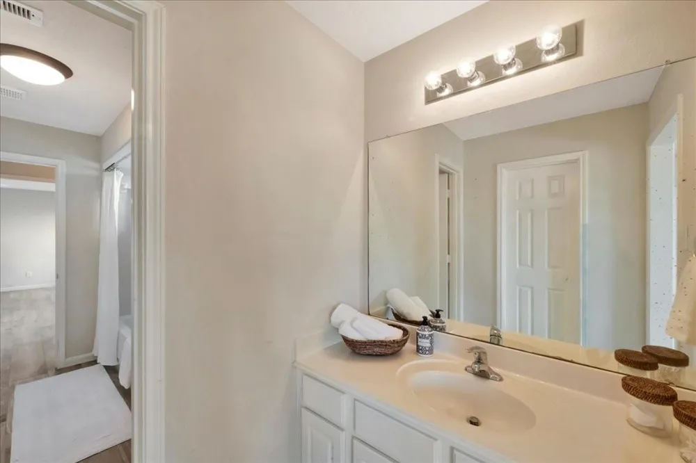 2225 Palm Bay Circle Seabrook, TX 77586