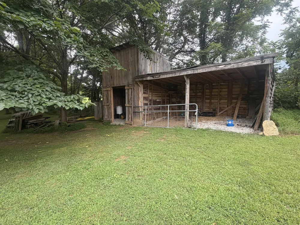 8732 Old State Highway 28 Pikeville, TN 37367