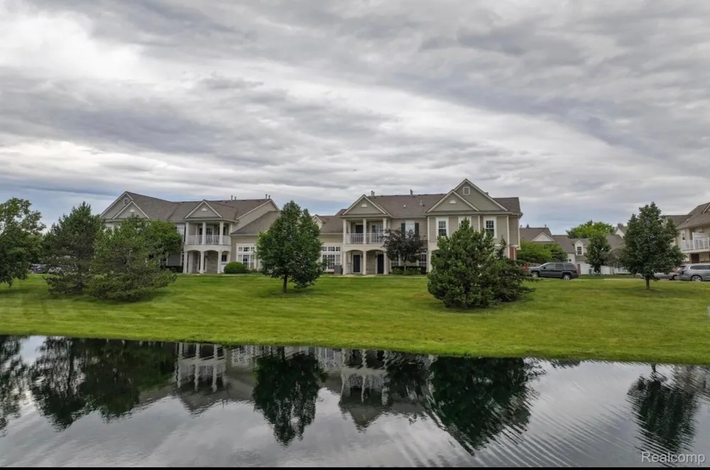 4109 Addington Drive Commerce Charter Township, MI 48390