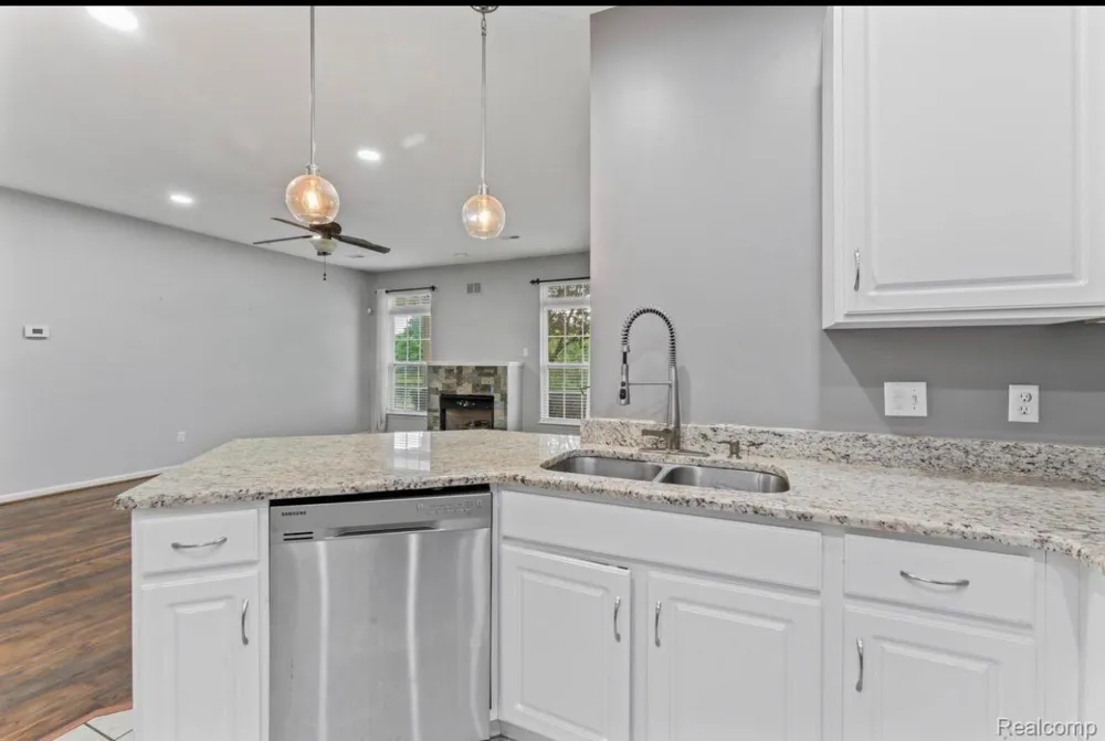 4109 Addington Drive Commerce Charter Township, MI 48390