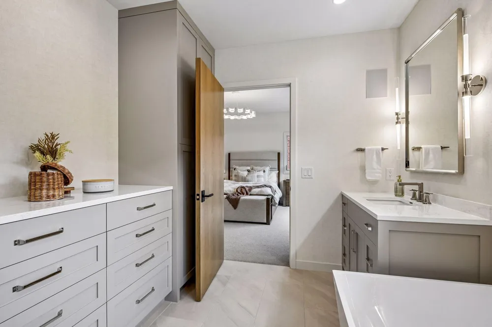 150 Broadway Avenue S #2A Wayzata, MN 55391