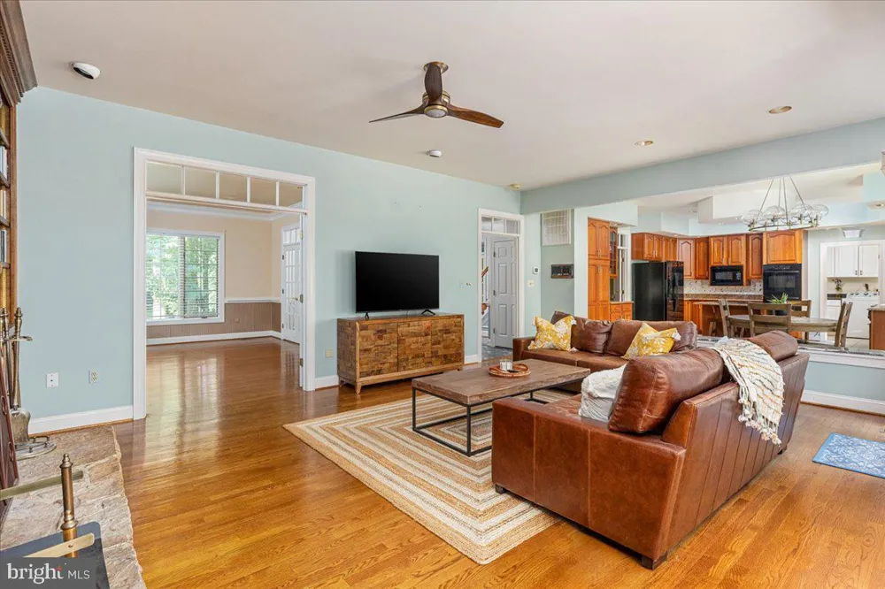 6595 CHESAPEAKE PLACE Warrenton, VA 20187