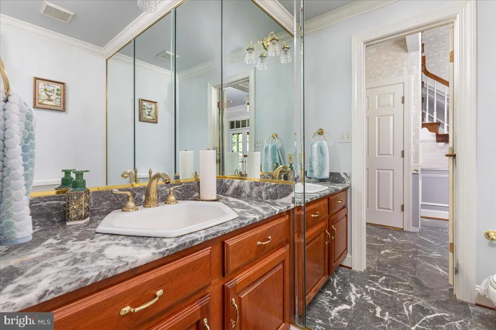 6595 CHESAPEAKE PLACE Warrenton, VA 20187