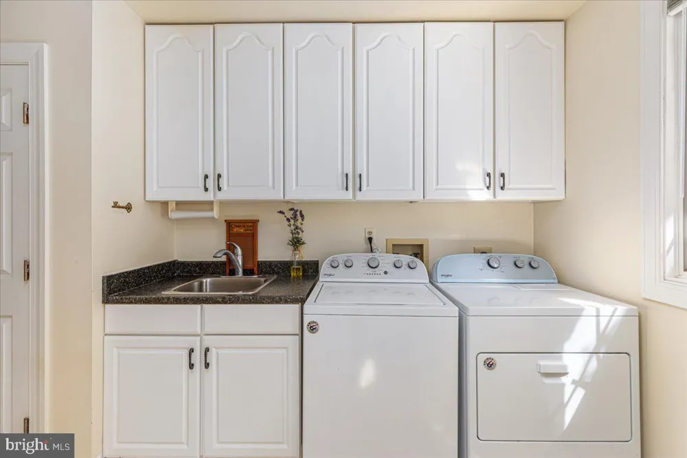 6595 CHESAPEAKE PLACE Warrenton, VA 20187