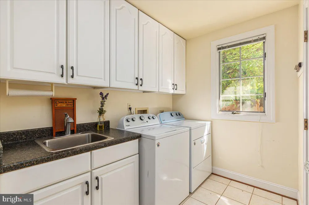 6595 CHESAPEAKE PLACE Warrenton, VA 20187