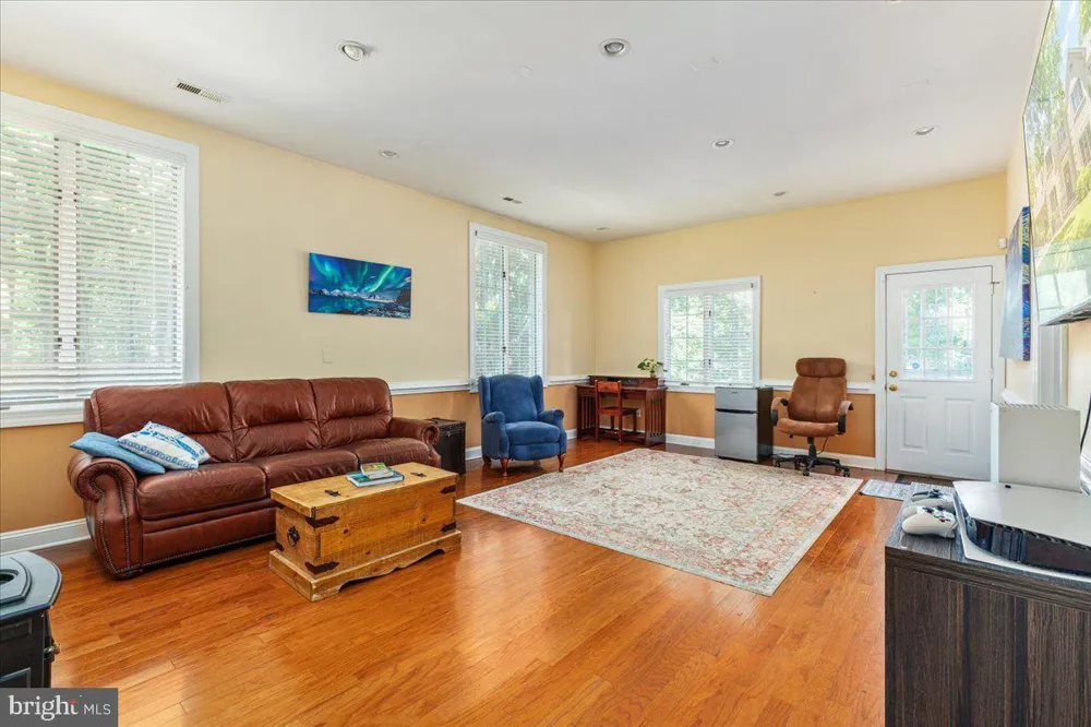 6595 CHESAPEAKE PLACE Warrenton, VA 20187