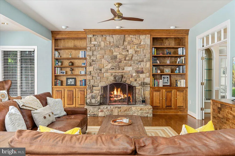 6595 CHESAPEAKE PLACE Warrenton, VA 20187