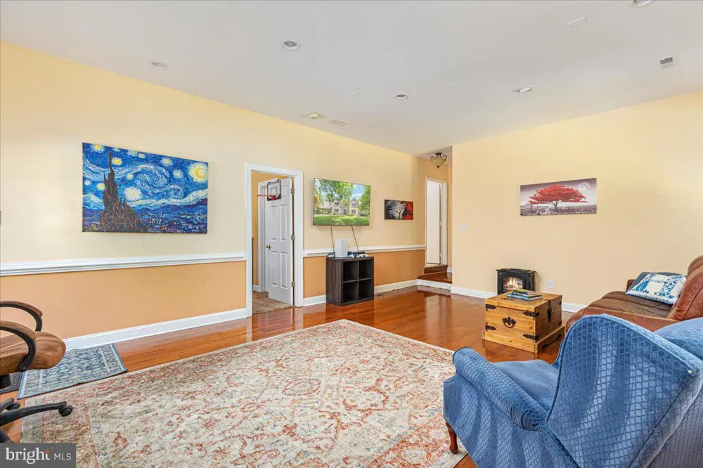 6595 CHESAPEAKE PLACE Warrenton, VA 20187